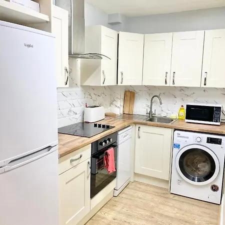 Apartment Lovely 2 Bedroom In
